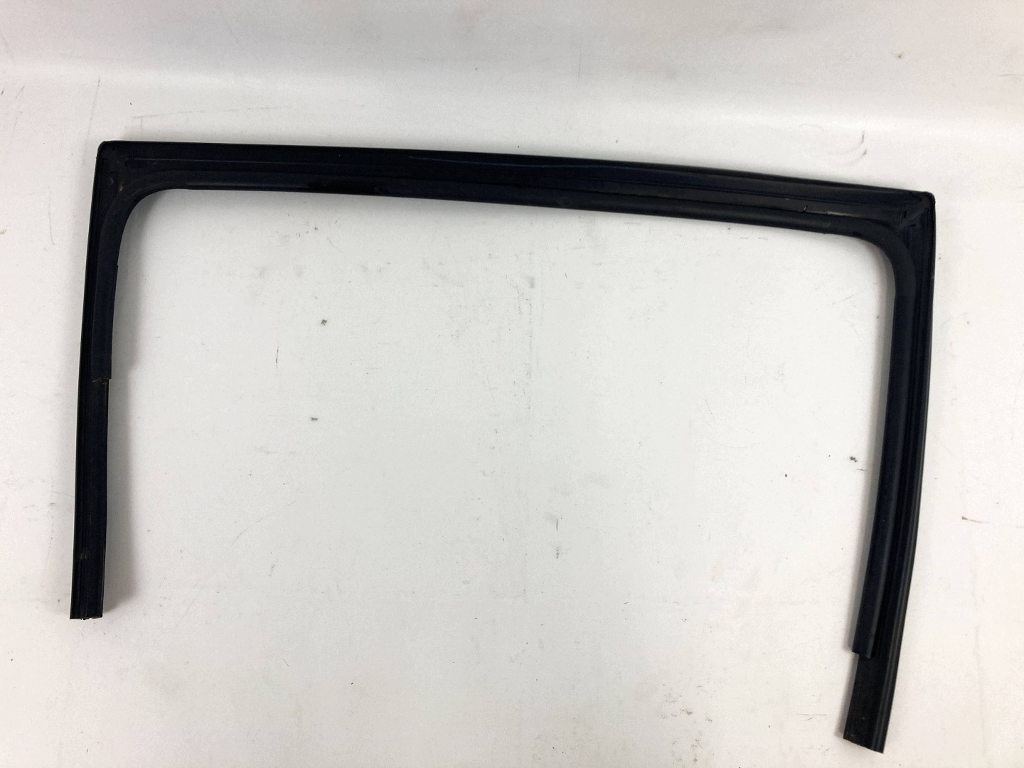 Chrysler Pacifica 2017-25 gasket windows left rear part