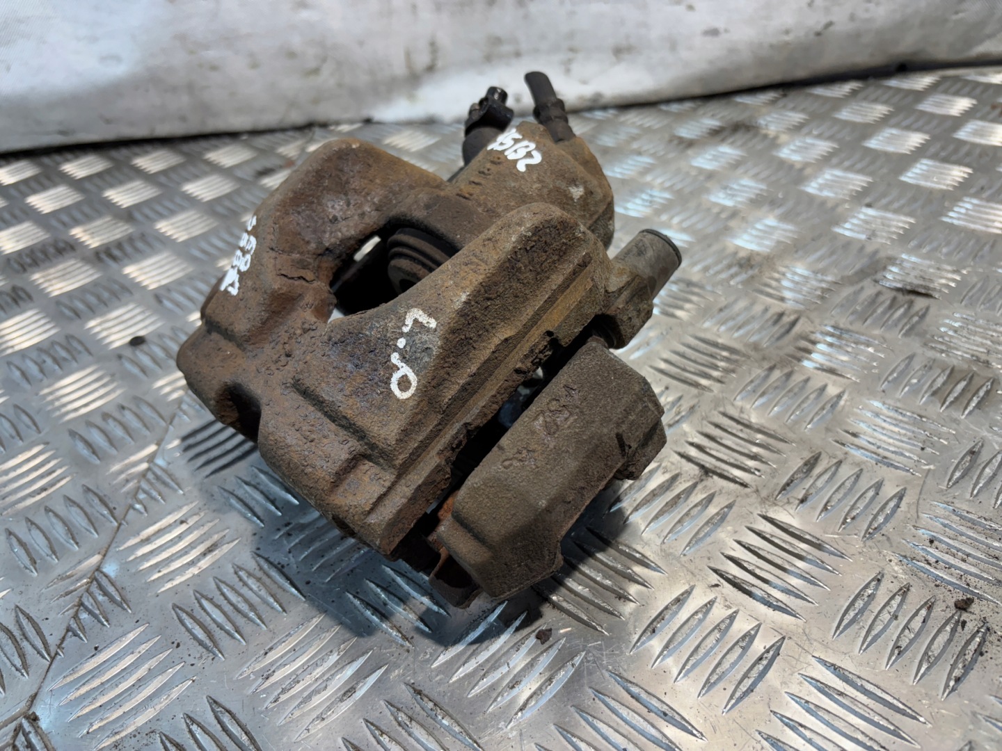 caliper brake left front BMW E91 lift 2,0B N43B20A