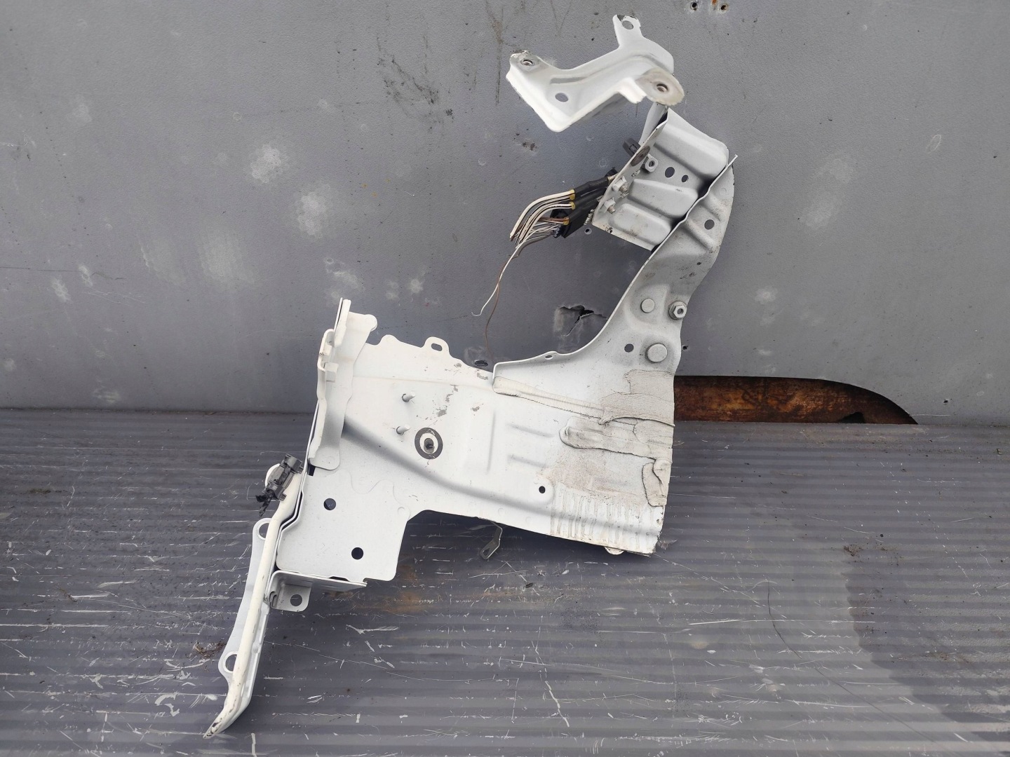 TOYOTA YARIS IV front body quarter left