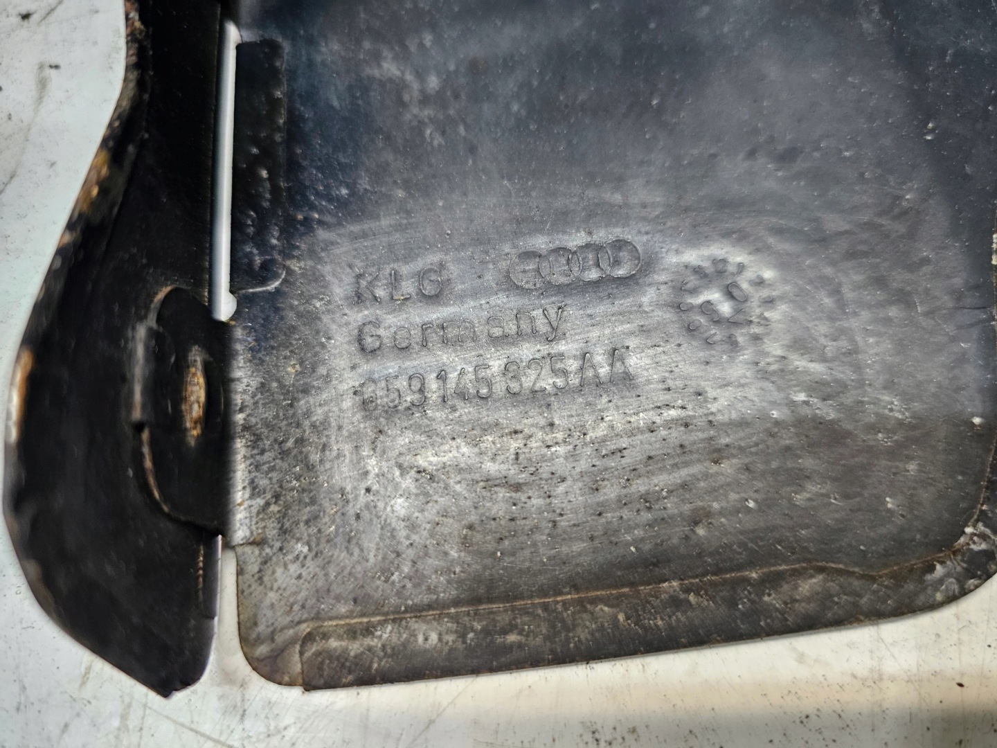 Blende Abdeckung TERMICZNA turbo AUDI A6 C6 Q7 4L 059145325AA