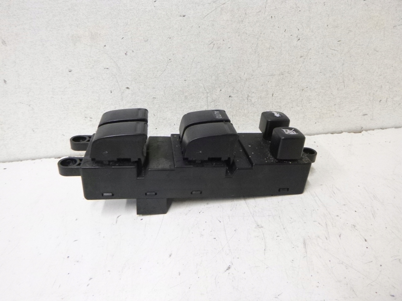 switch panel of the window left Nissan Primera P12 04r.