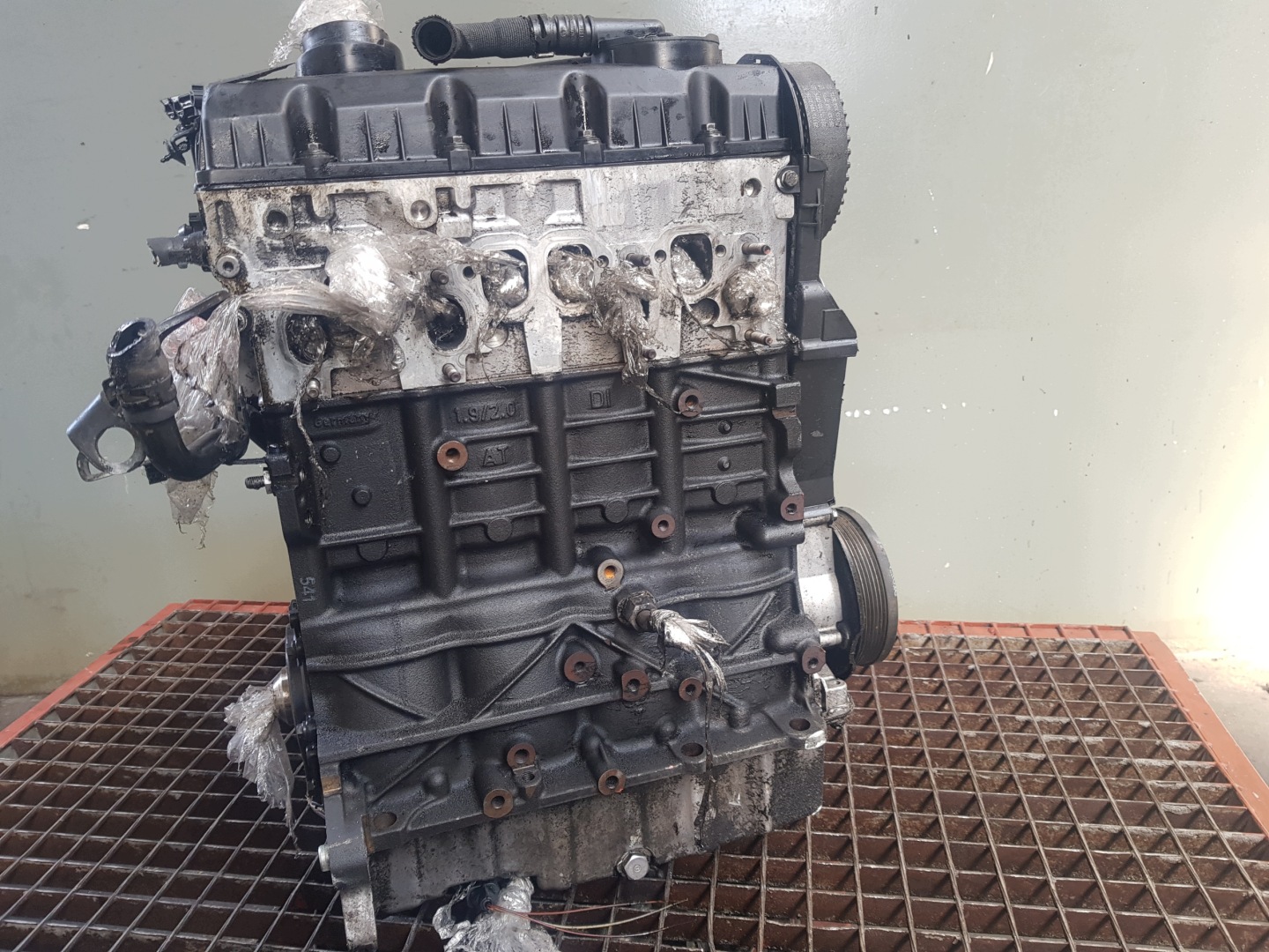 engine DIESEL- pillar VOLKSWAGEN PASSAT B6 1.9 TDI BXE BKC BJB