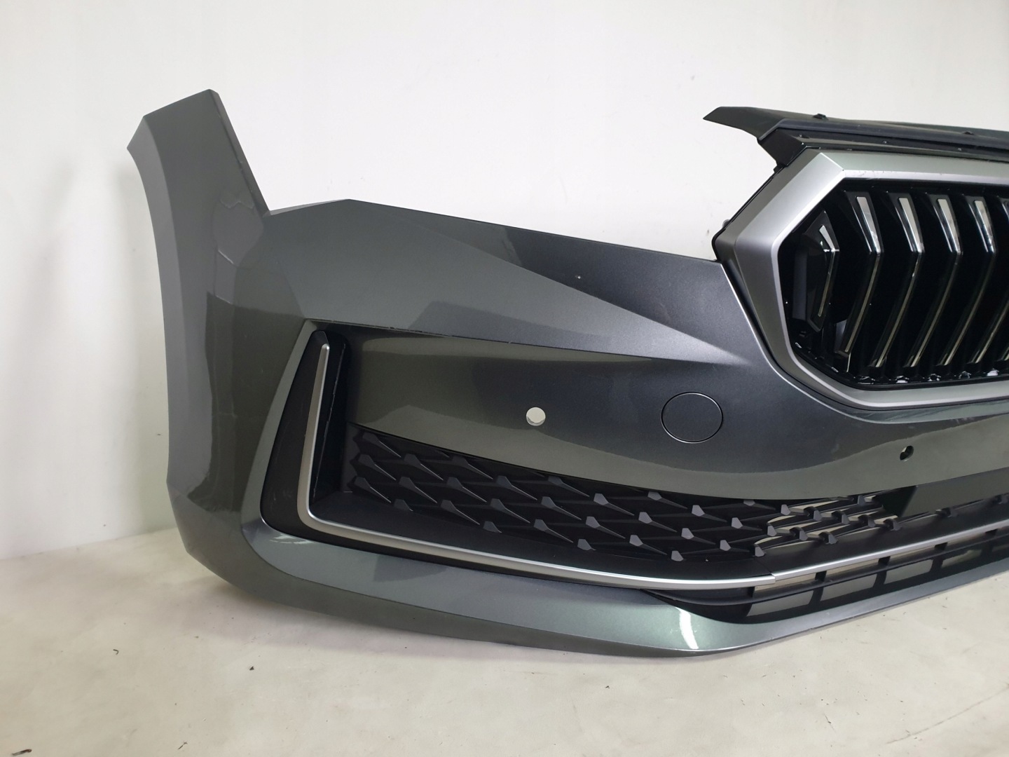SKODA SUPERB IV 3P0 23-> bumper front front 4 x PDC cover 3P0807221