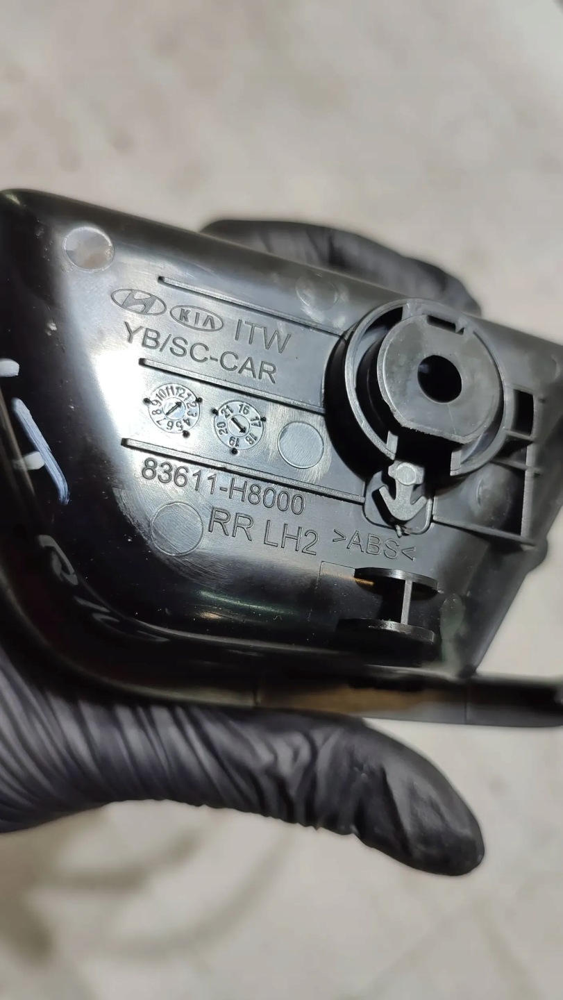 KIA Rio IV 18r rear part side left cover handles