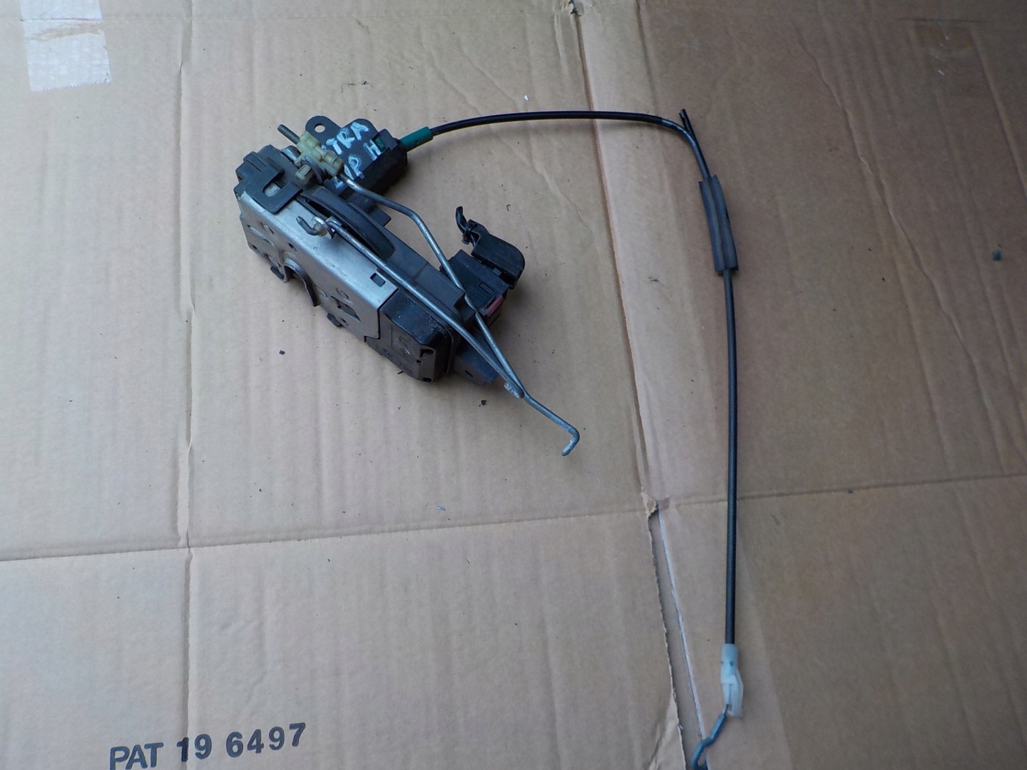 lock left front opel astra H 13210748QF