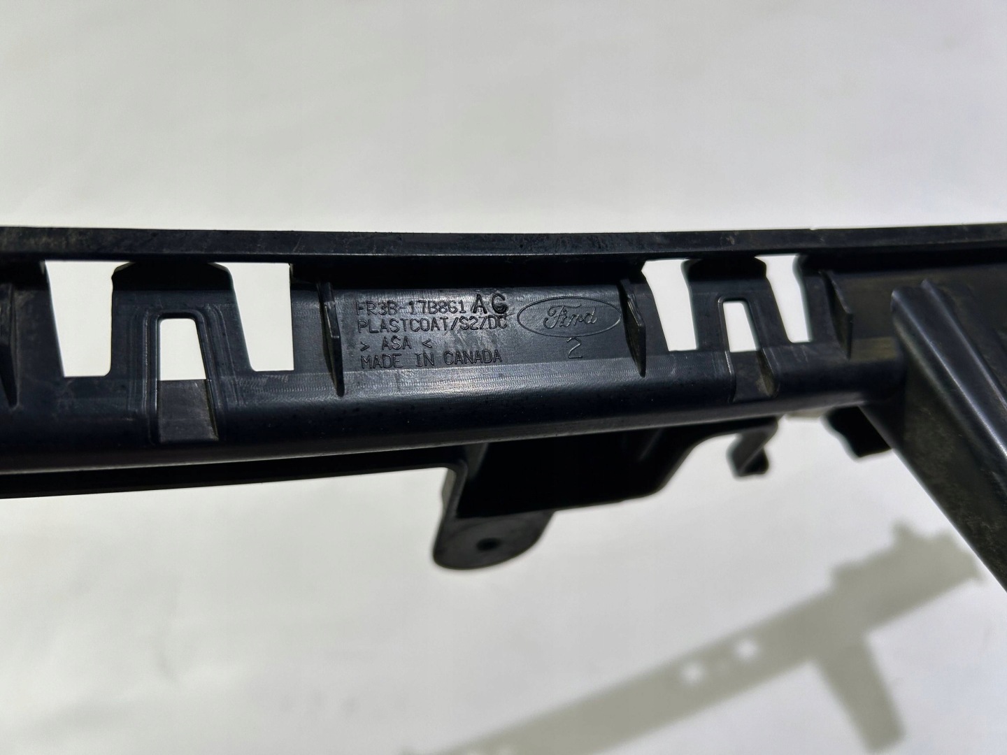 support poignée étrier central pare choc arrière arrière Ford Mustang 2015