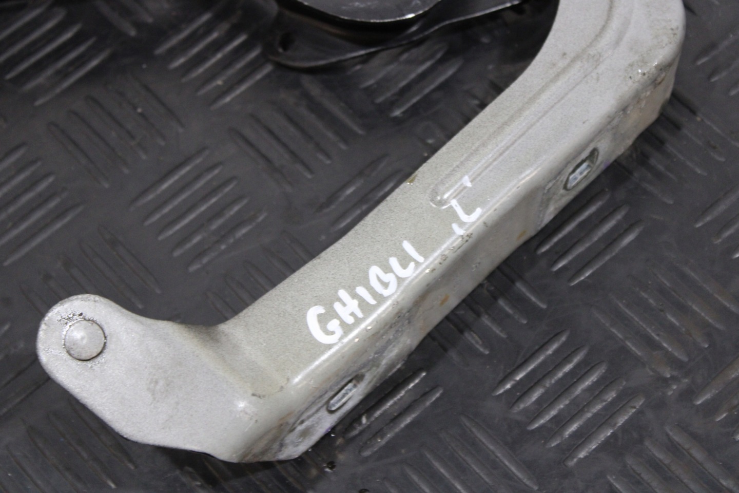 hinge bonnets left MASERATI GHIBLI M157