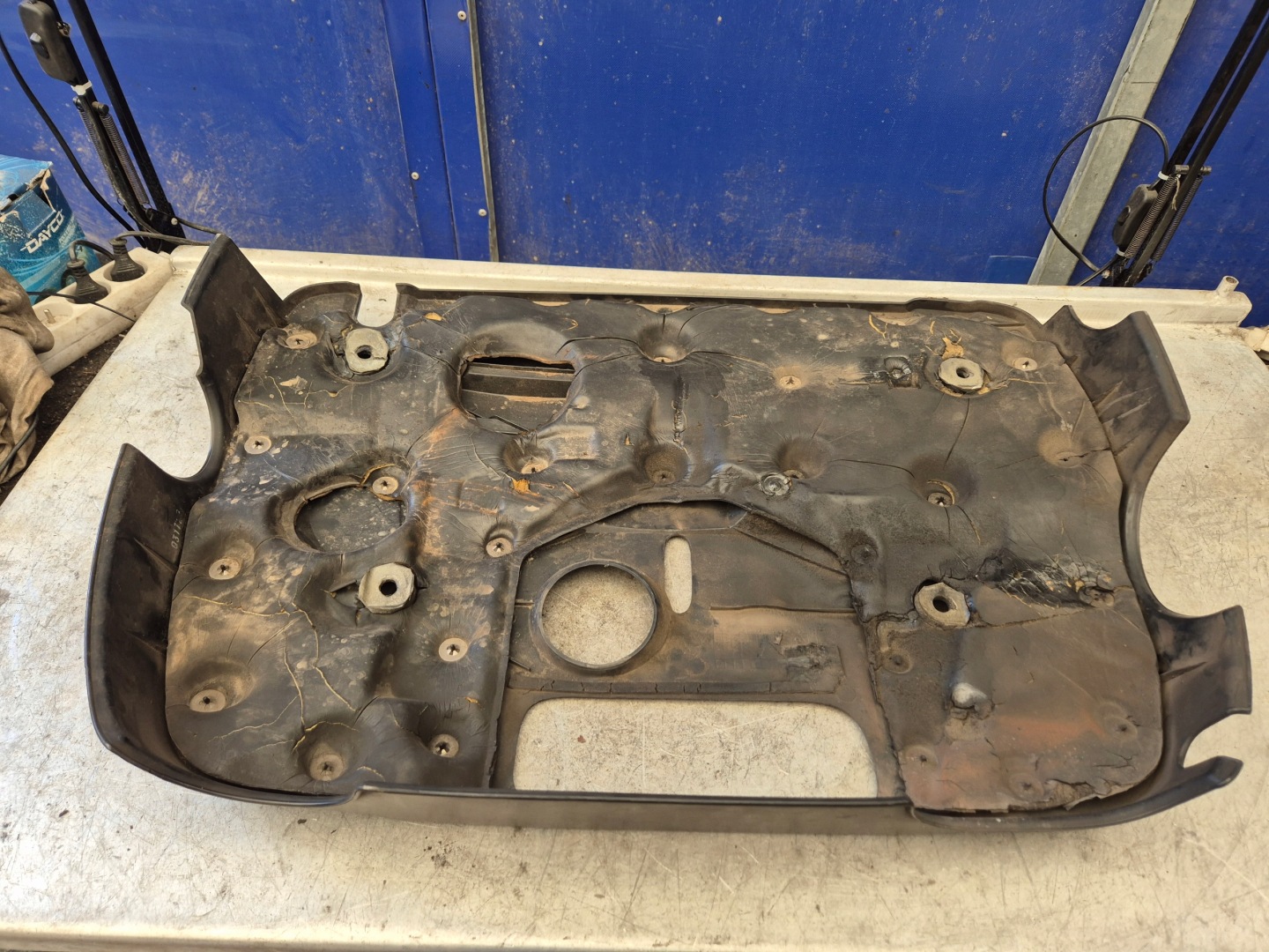Kia Sorento and 2,5 crdi engine housing cover upper