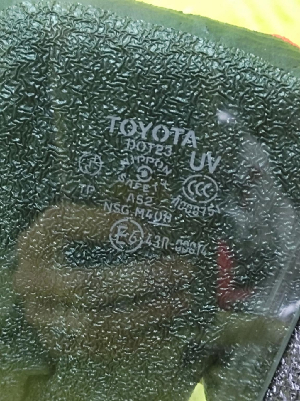 TOYOTA RAV4 II window door left front