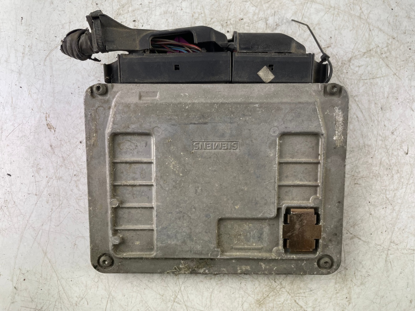 control unit of the engine 03E906033L 5WP40194 05 VW Polo 9N 1.2