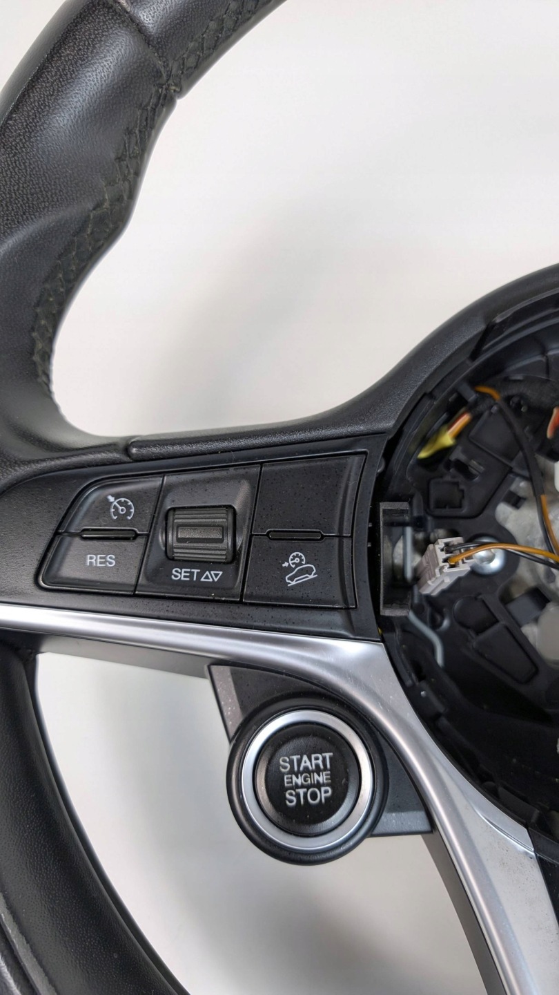 Alfa Romeo Stelvio 01561247230 lenkrad