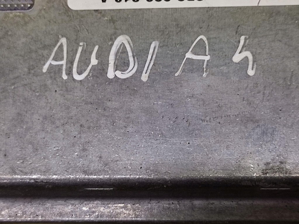 AUDI A4 B5 control unit of the engine 3B0906018A
