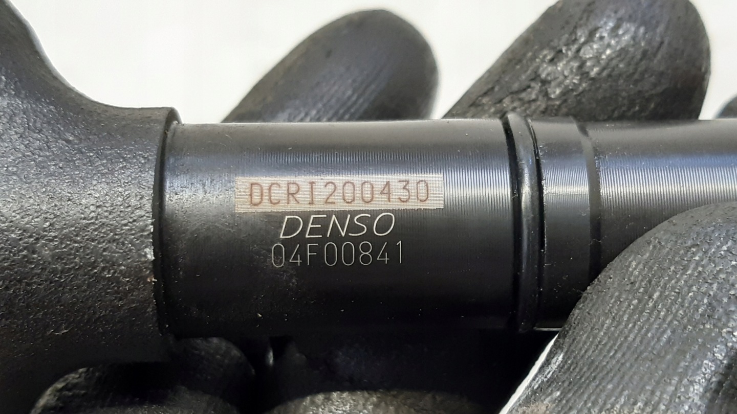 injector 04F00841 Toyota Avensis T27