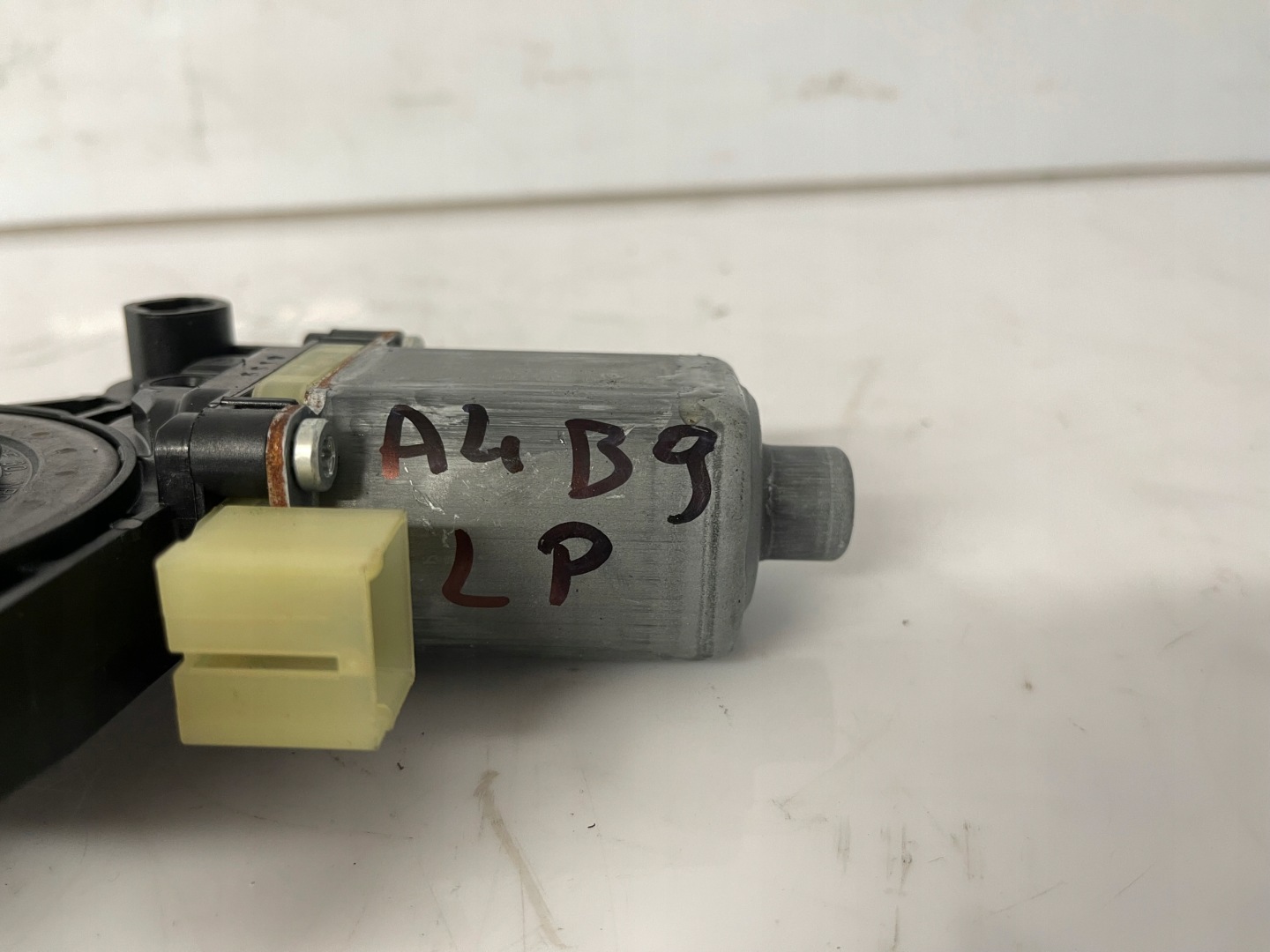 mini motor windows left front AUDI A4 B9