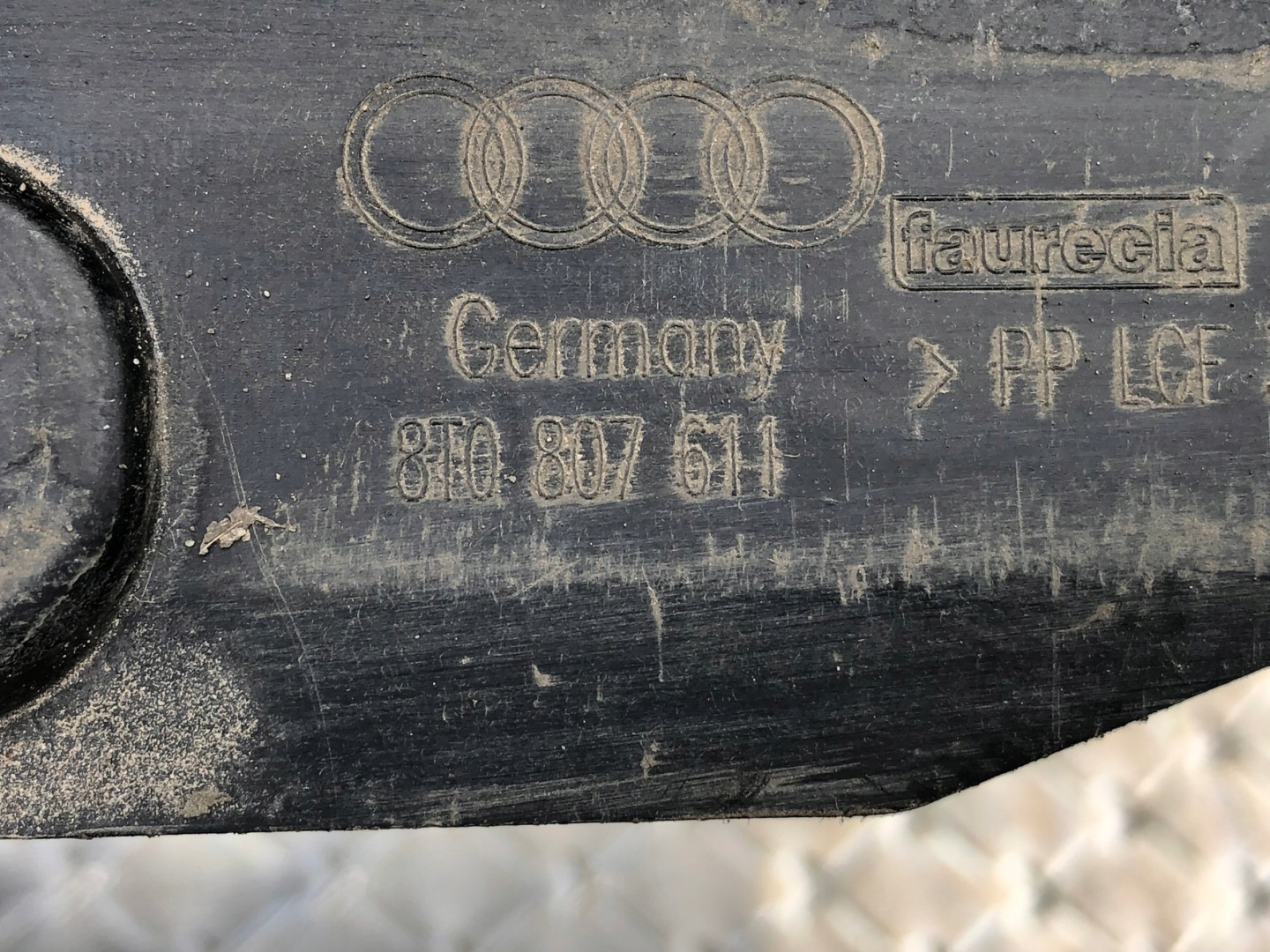 cover below bumper AUDI A5 8T0807611