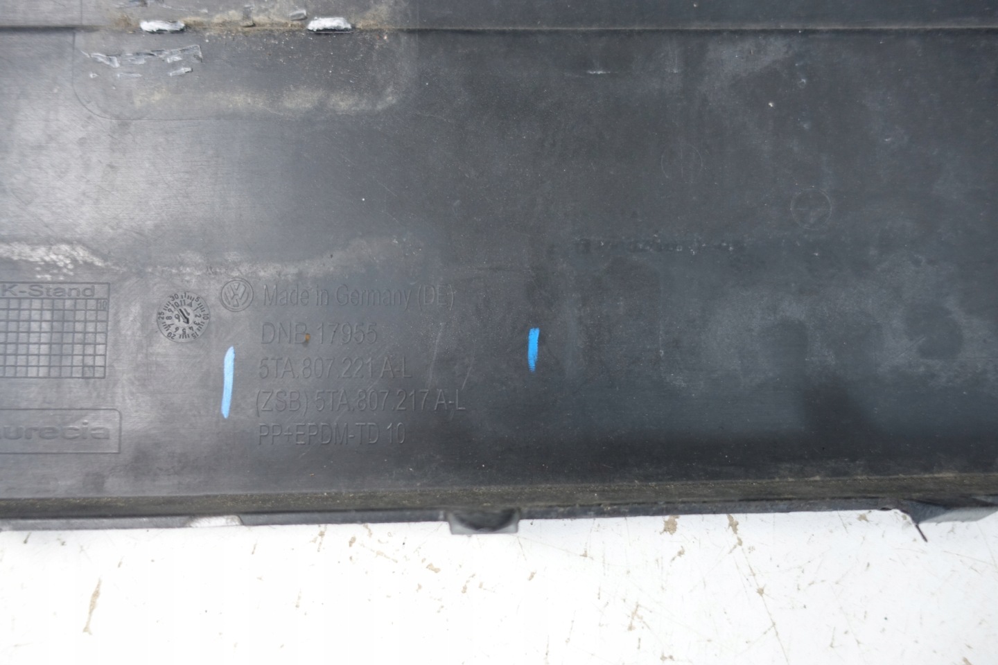 bumper front front VOLKSWAGEN TOURAN II 5TA 15- 5TA807221AL