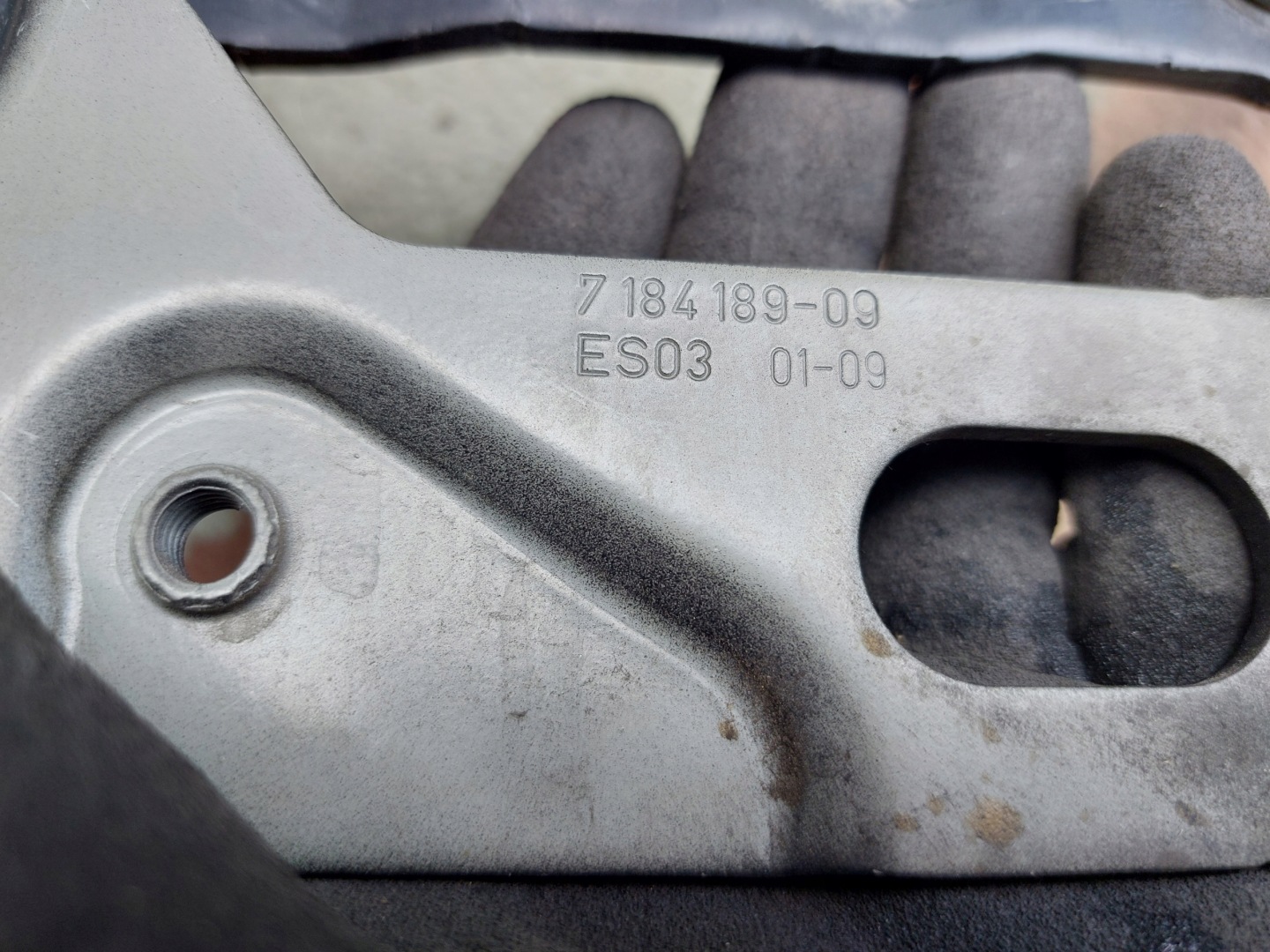 bonnet hinges left right BMW F01 F02 475
