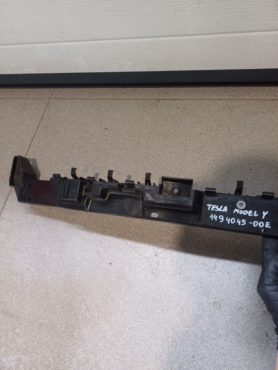 Support Support plaque Pare choc Arrière TESLA Y 1494045-00E
