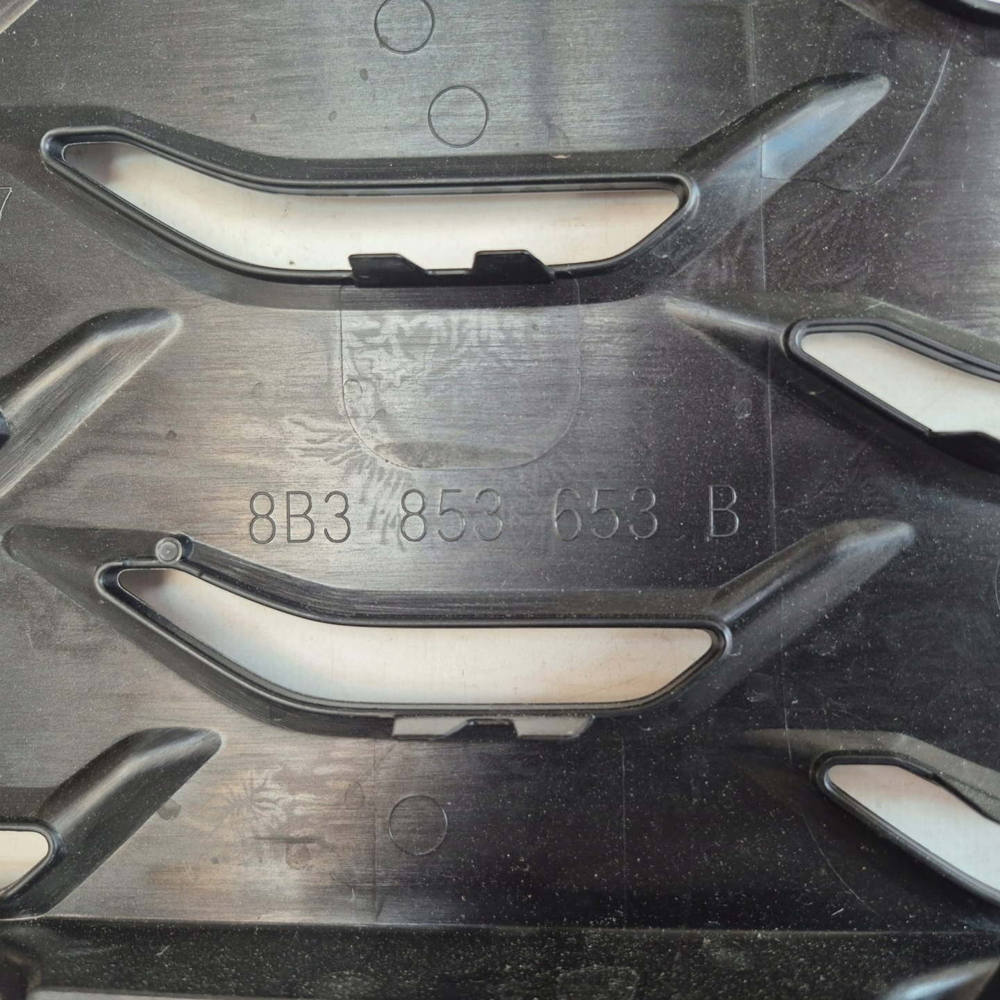 AUDI A5 S5 B10 8B3 24- grill grille radiator 8B3853653B