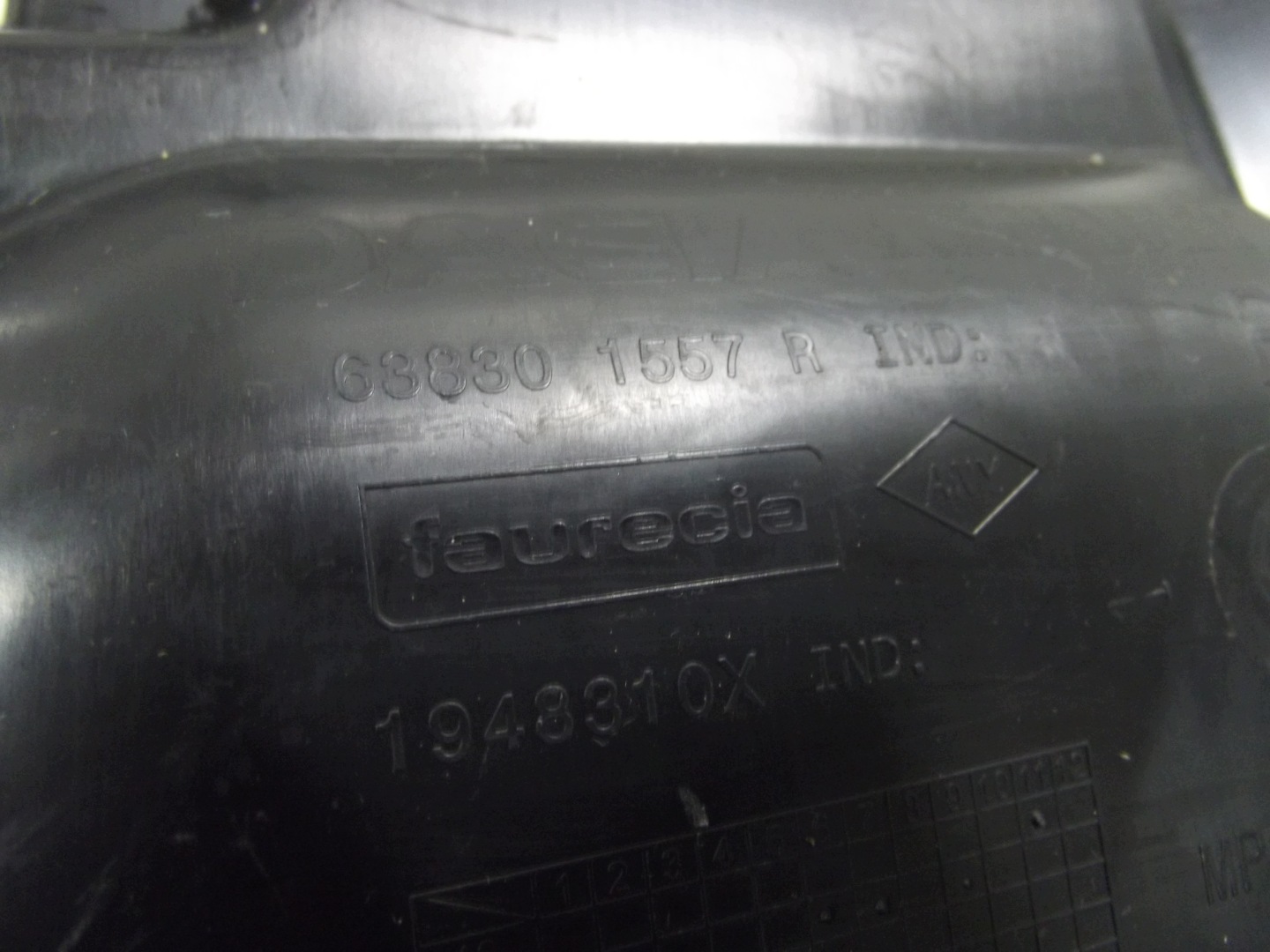 Dacia Duster II cover podluznicy right 638301557R