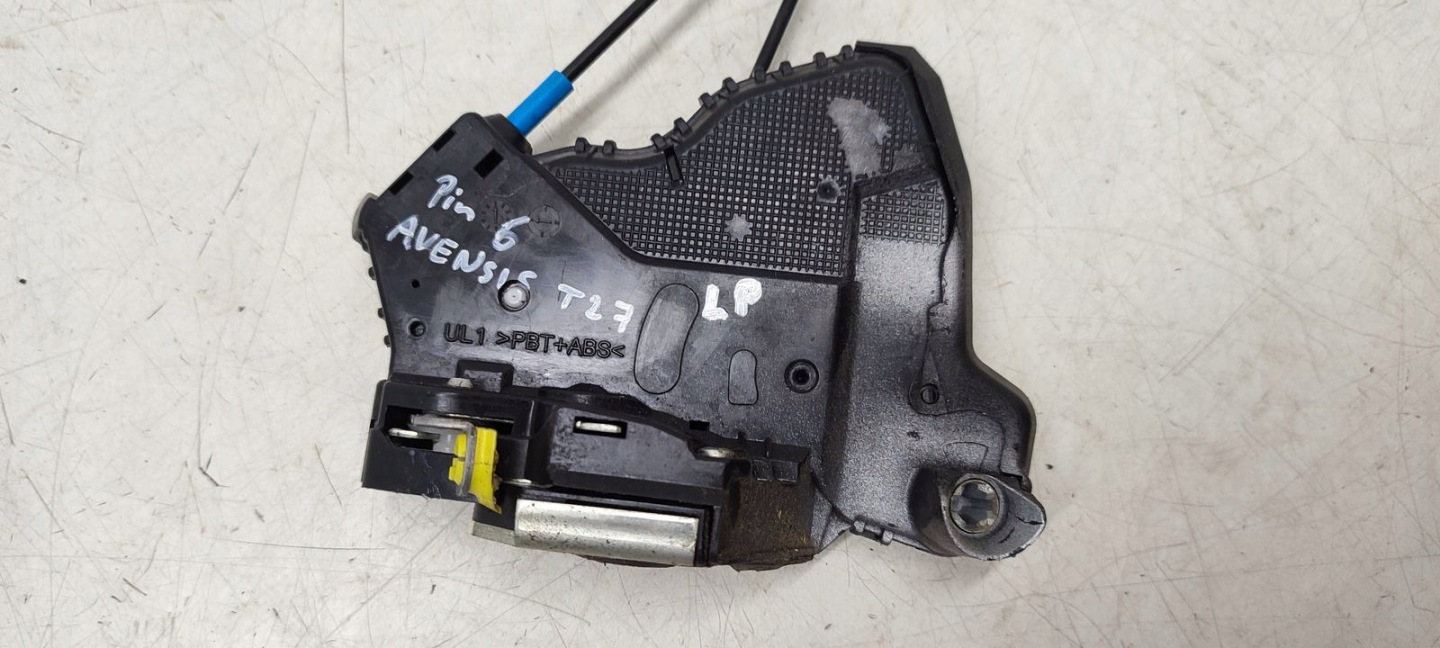 lock door front front left Toyota Avensis T27