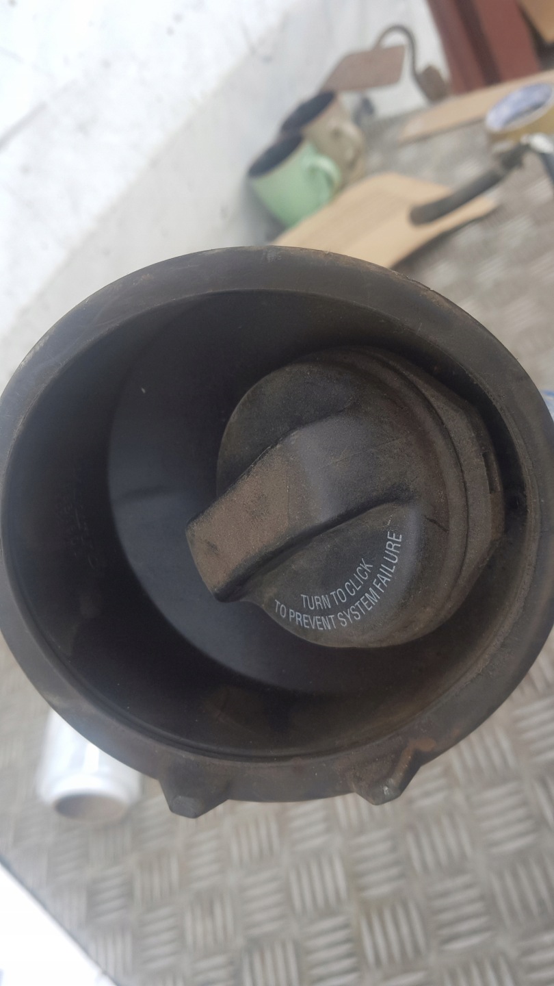 VOLVO 850 2.5 D fuel line pipe 9470236