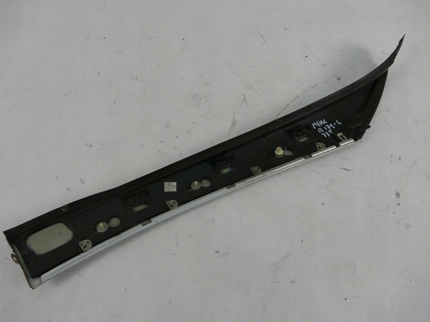 MERCEDES SLK R171 moulding windows pillar left 775 LP