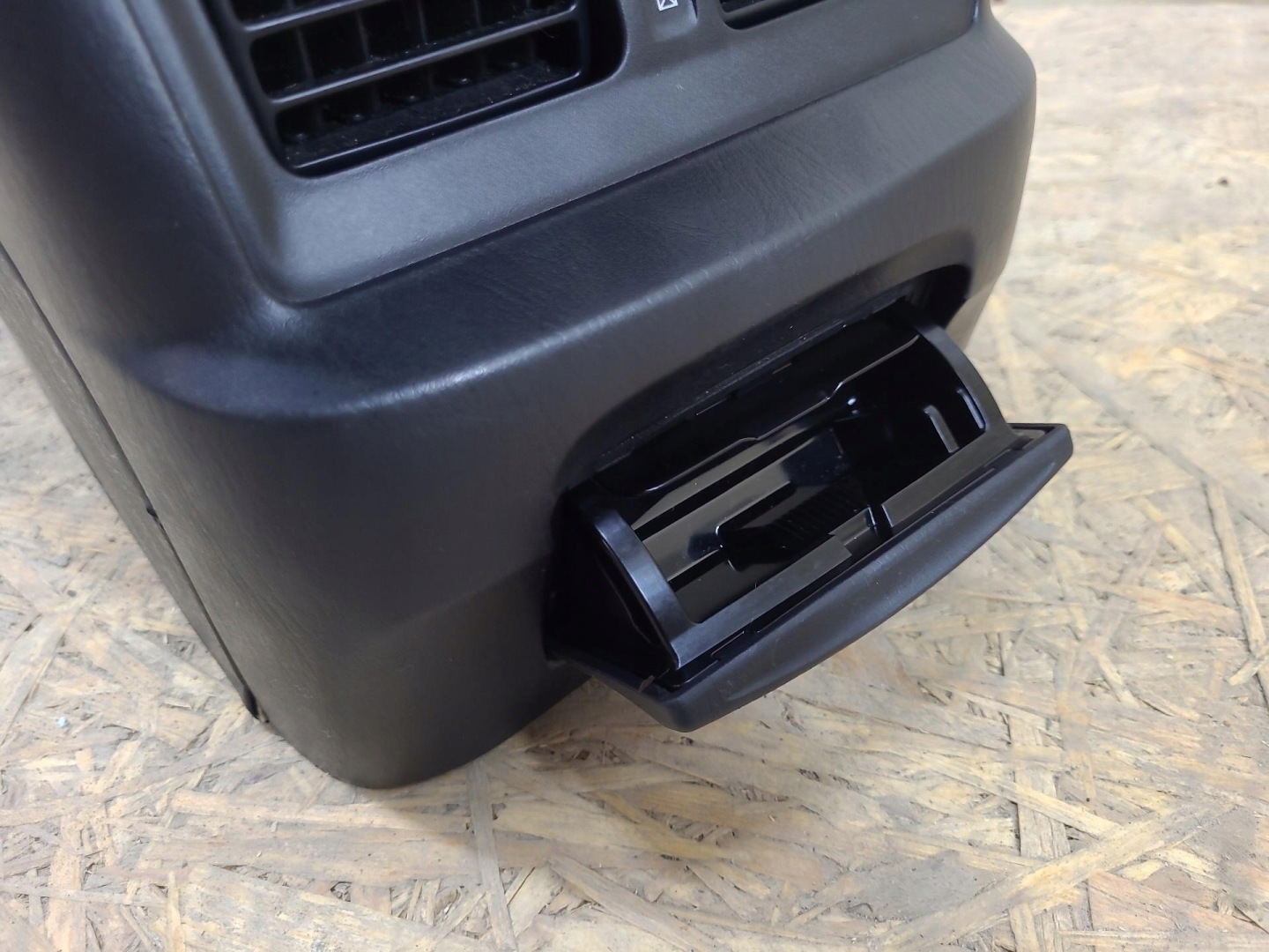 bracciolo tunelu srodkowego Lexus GS 3 2007 58811-30340