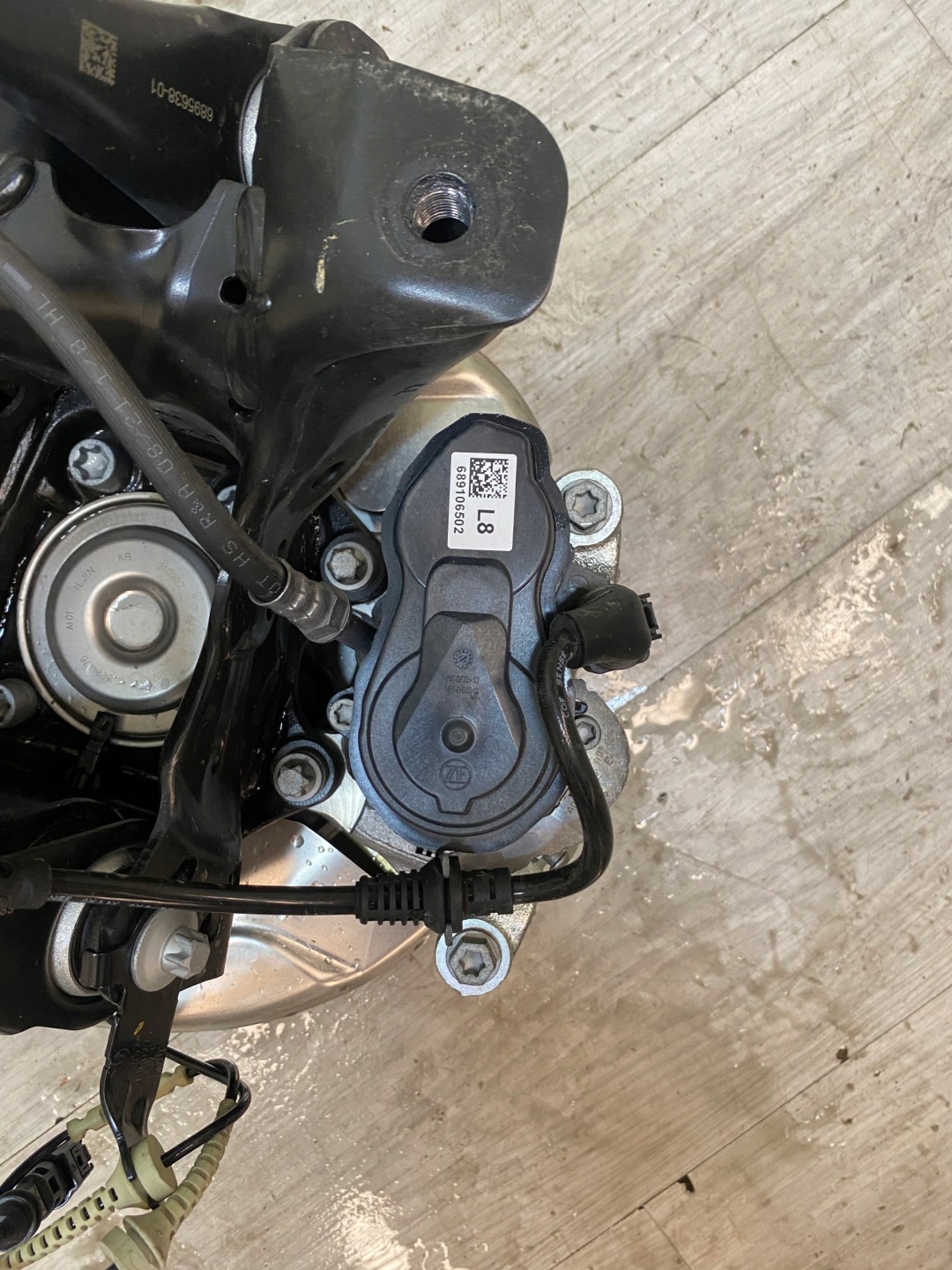 BMW 2 U06 swing arm right rear part