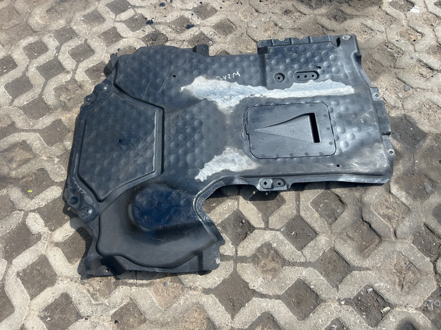 MERCEDES W212 LIFT 2,2 CDI cover cover below engine
