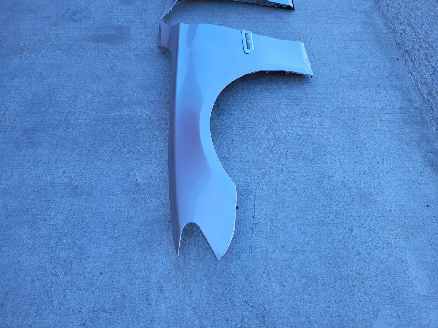 fender left front front BMW 7 F01 F02 354