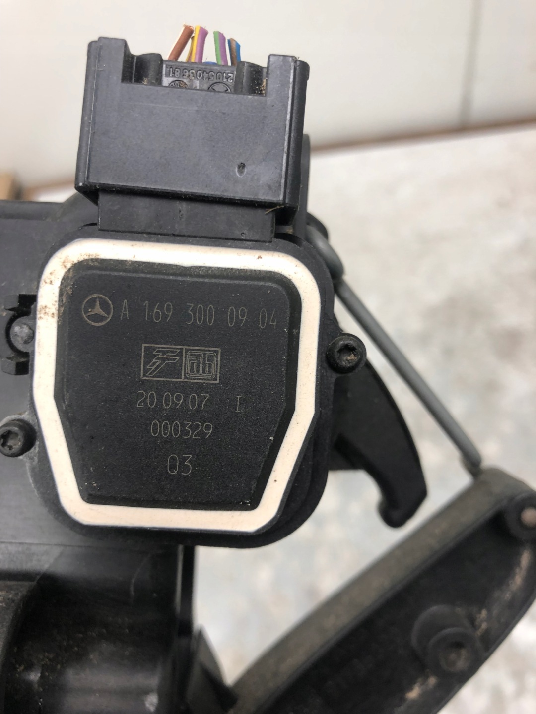 accelerator pedal potentiometer MERCEDES W169 A1693000904