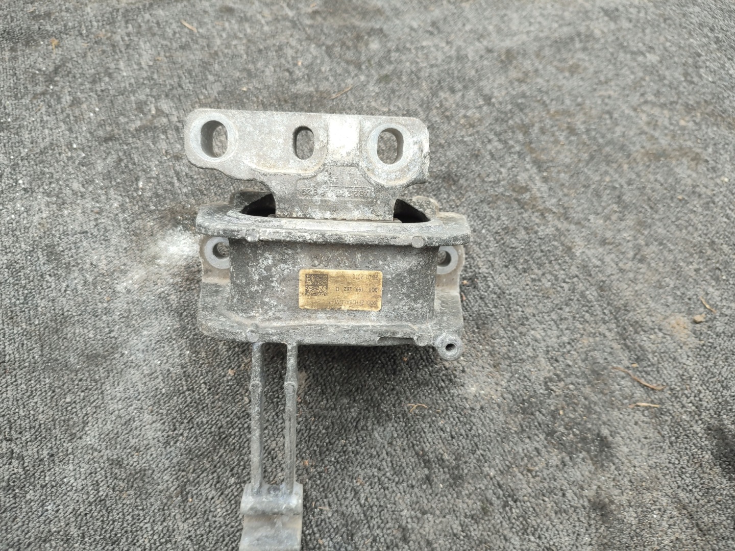engine mount VOLKSWAGEN TIGUAN II 2015- 3Q0199262D