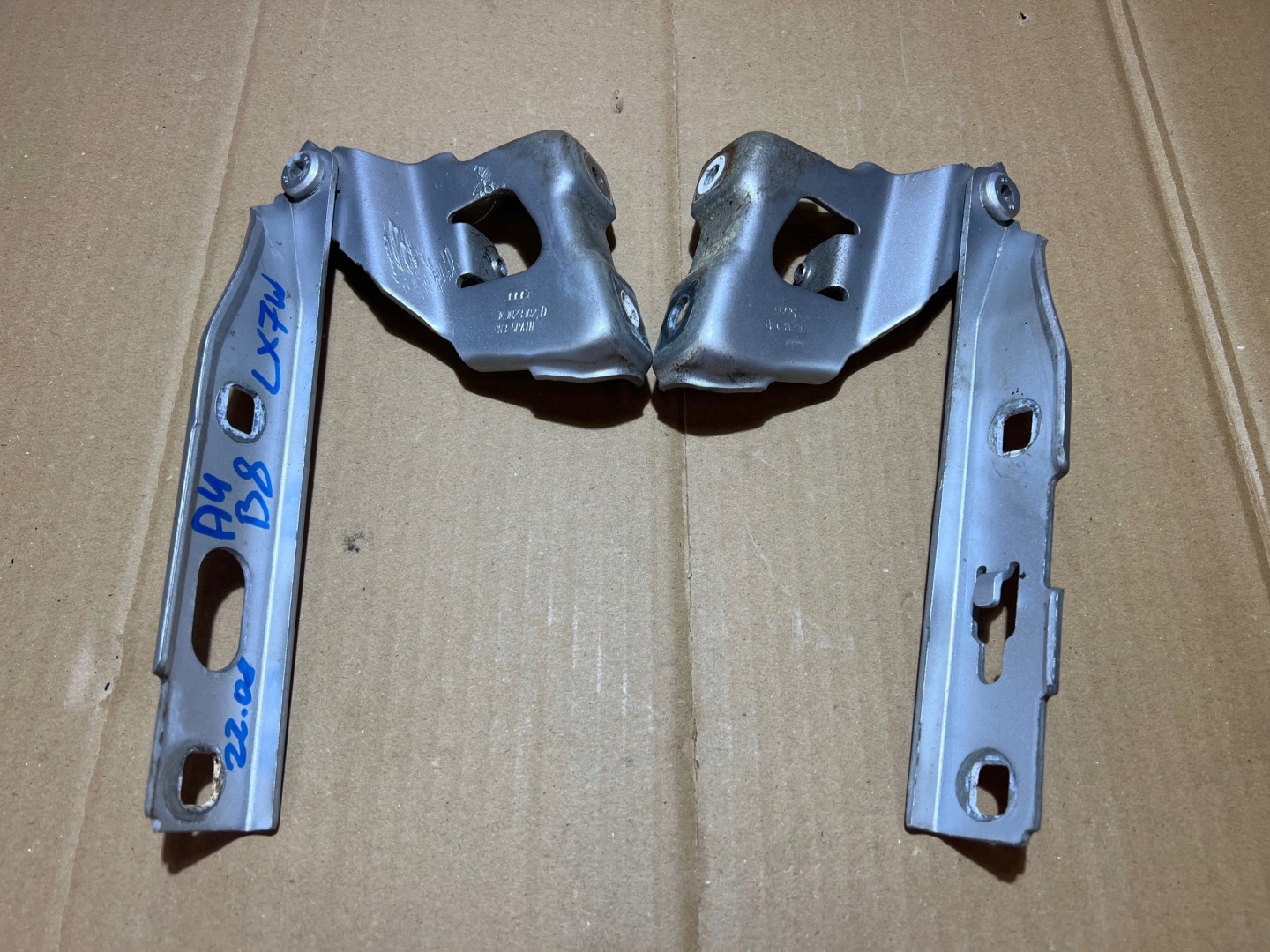 AUDI A4 B8 LIFT LX7W hinges hinge bonnets KOMPLET 8K0823301D / 8K0823302D