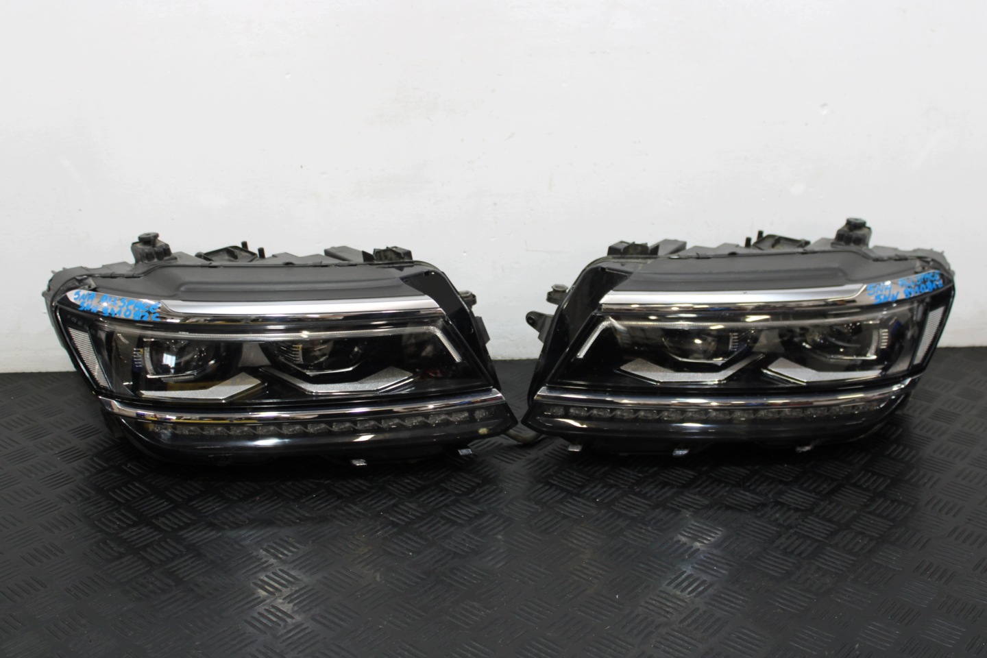 lights light front front LED 5NN941082C VW TIGUAN II 2 5NA ALLSPACE