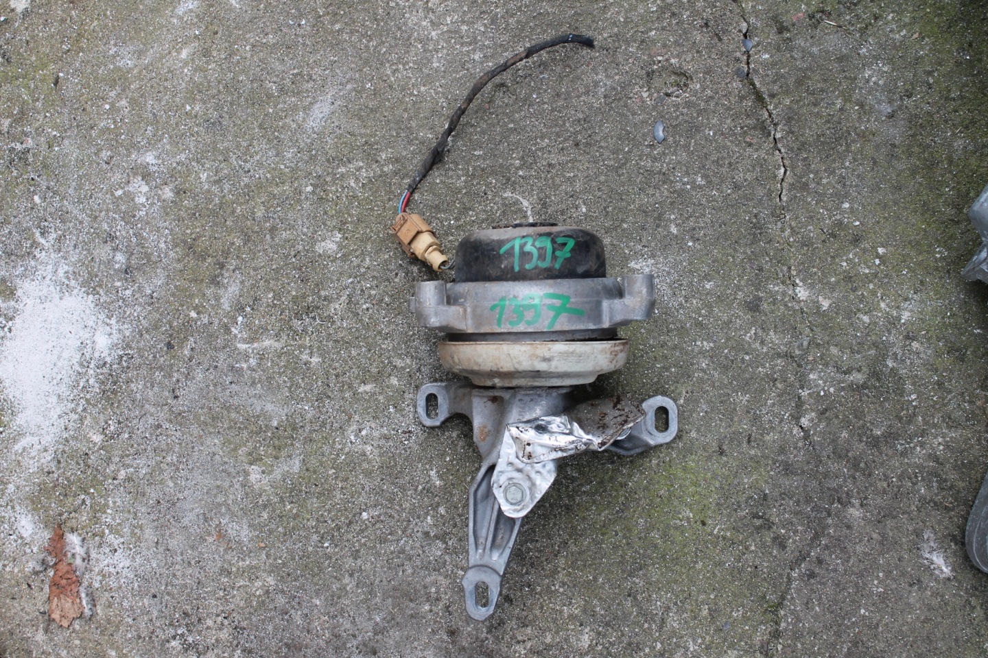 1397. support engine mount 4M0399202E 4N0399114F