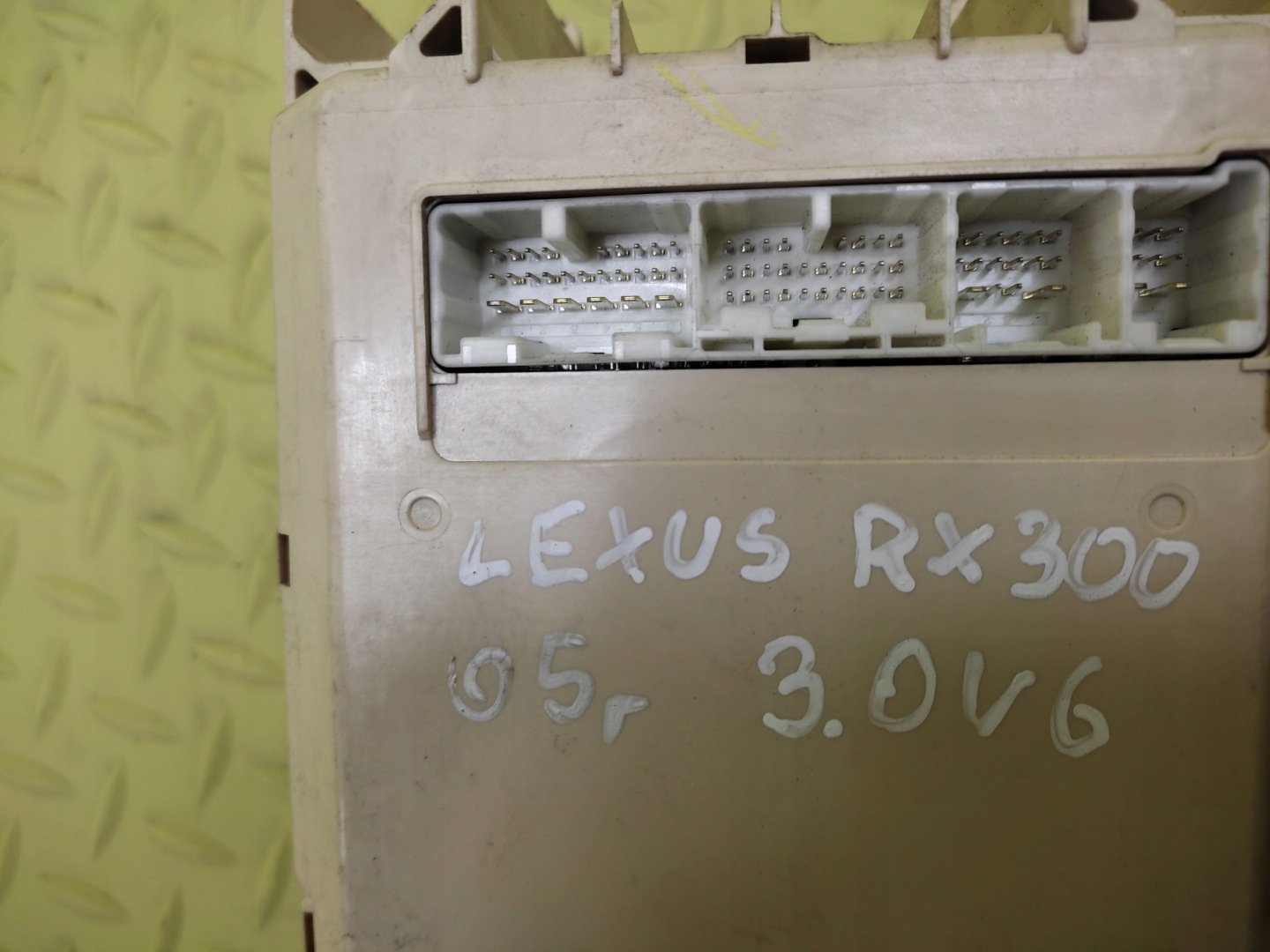 LEXUS RX300 3.0 V6 Module fusibles