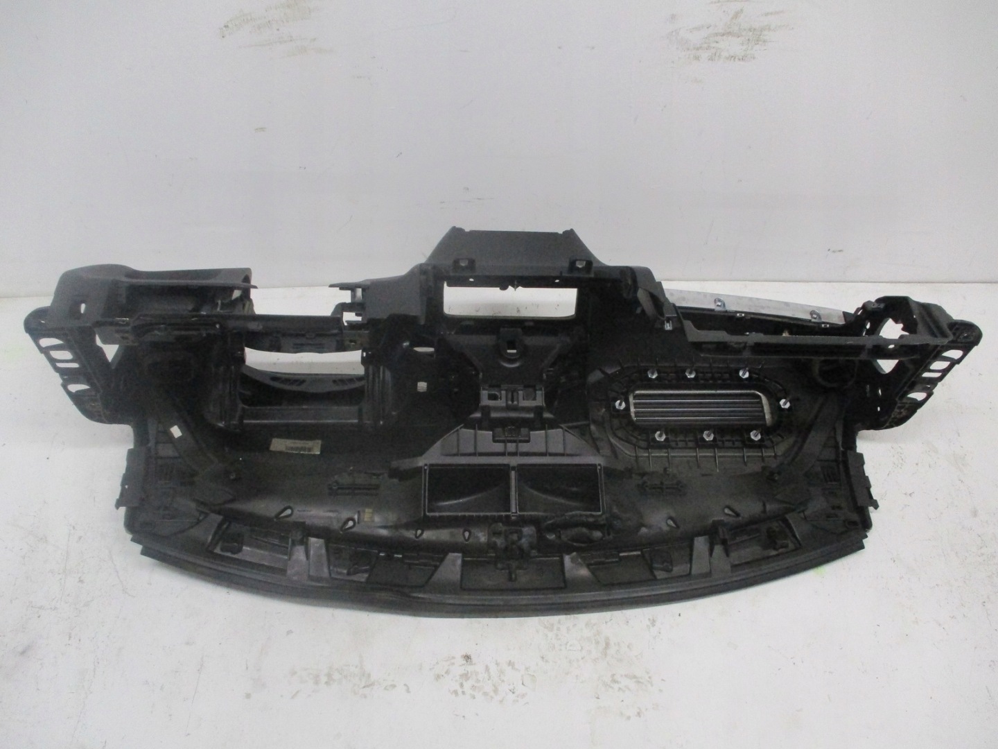 dashboard VOLVO V40 damaged