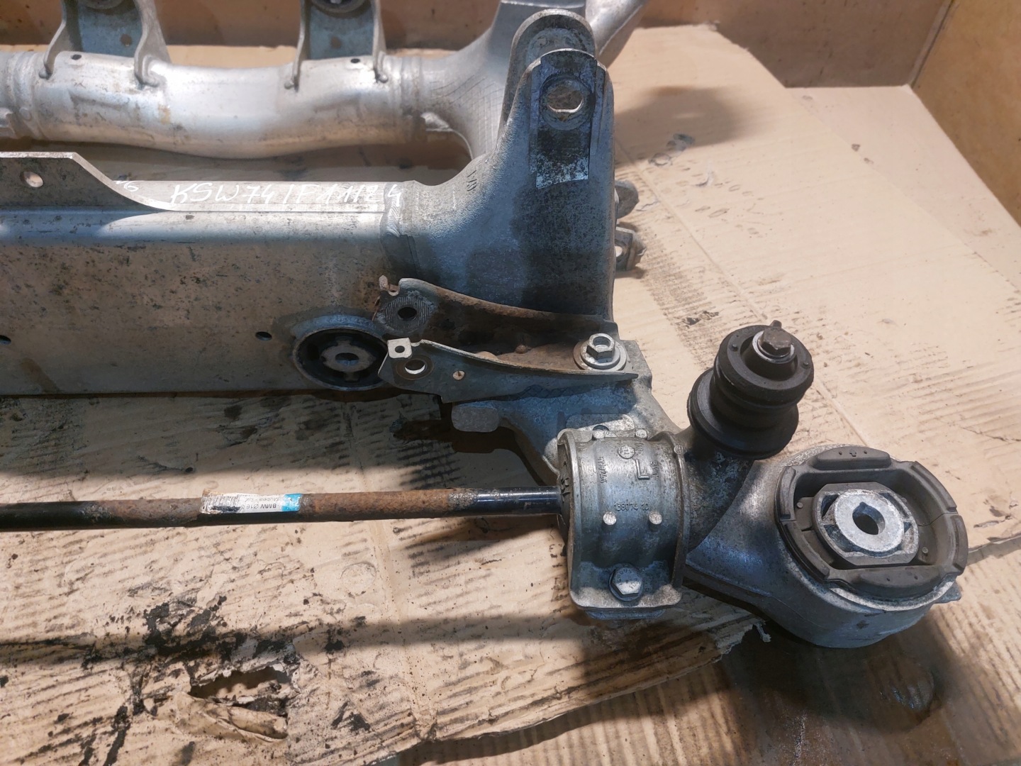 subframe axle beam rear. BMW F11 2.0D
