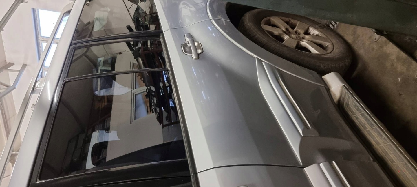 Tür links heck A19 MITSHUBISHI PAJERO IV V90