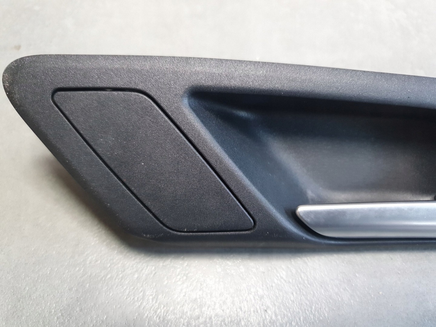 Audi SQ6 e-tron poignée interne droit avant 85H837020