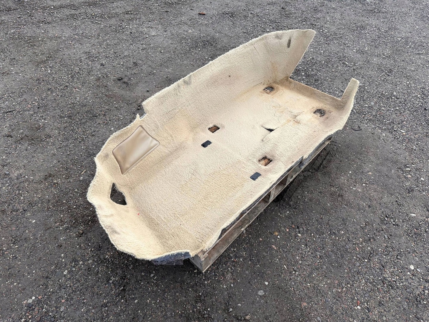 KOBERCE PODLAHA vnitra levá řidičů Chevrolet Corvette C6 2005 - 2013