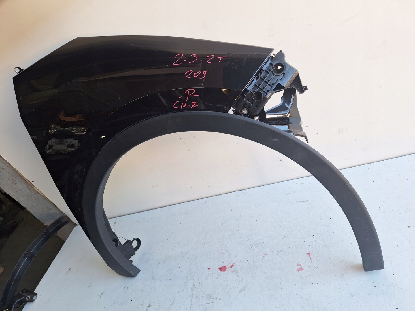 TOYOTA CH-R II 23-> fender right front 209
