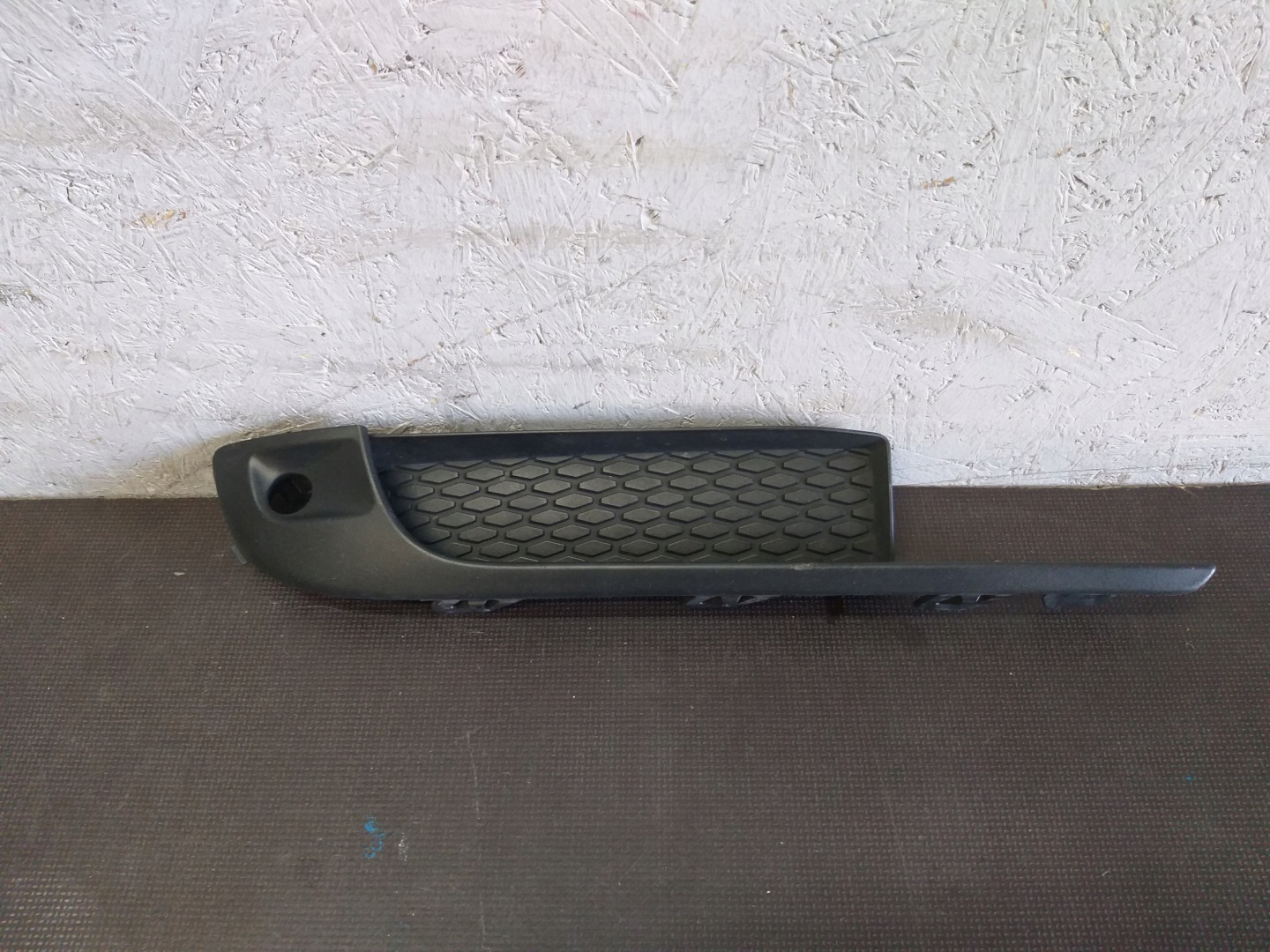 bumper front right grid PORSCHE MACAN LIFT
