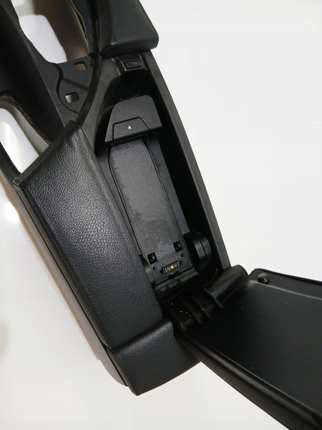 bracciolo BMW E60 E61 LCI EU 7034086 (0000471)
