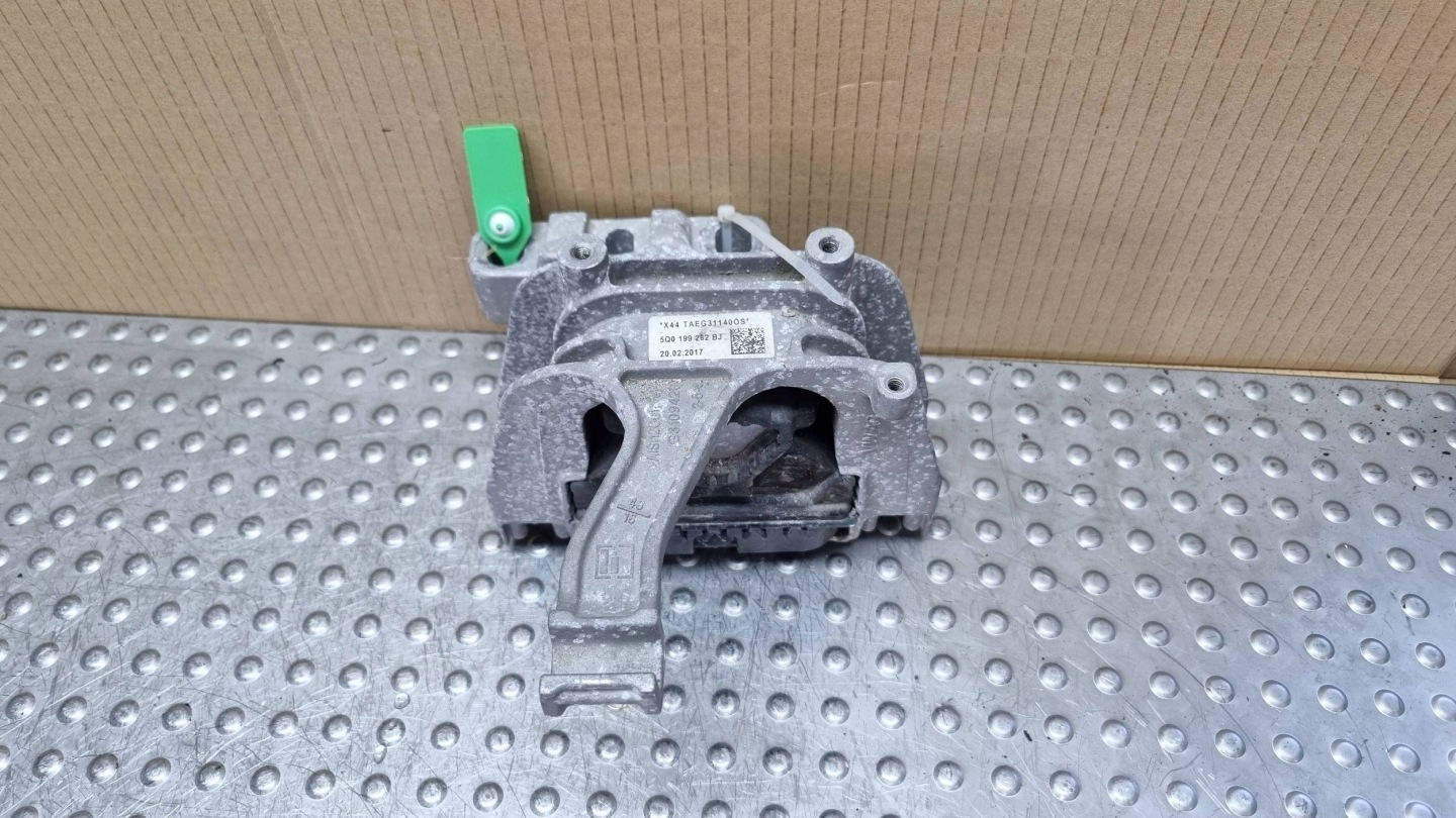 engine mount right 5Q0199262BJ AUDI A3 8V GOLF VII OCTAVIA III 2.0 TDI