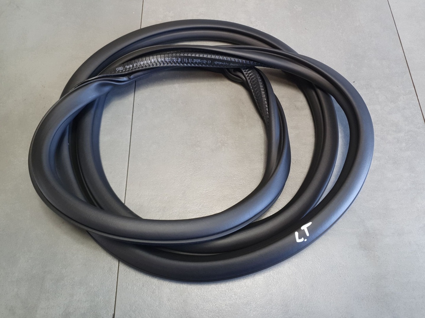 Audi A3 8Y Dichtsatz Tür tylnych links heck 8Y4833721B