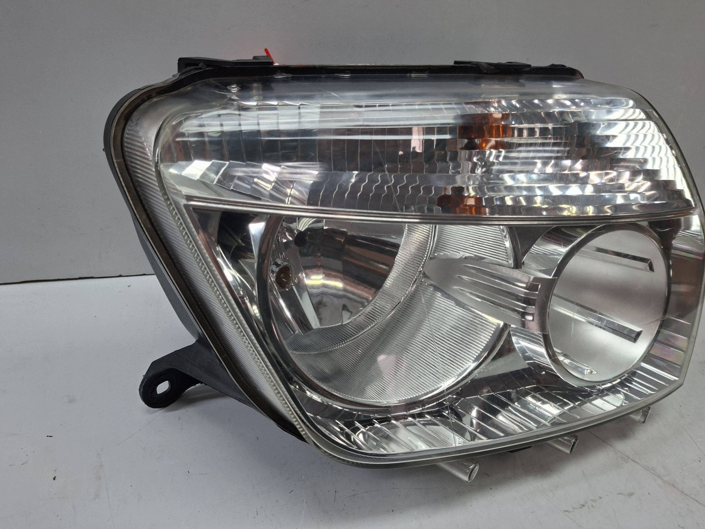 feu avant droit 260100067 DACIA DUSTER et 2010