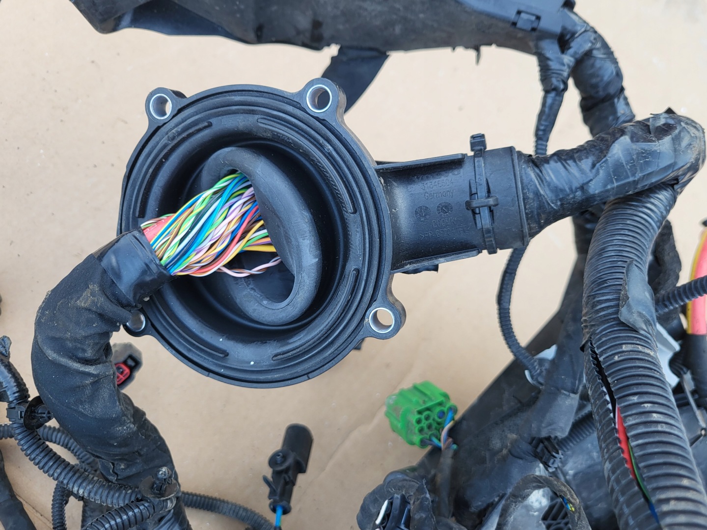 bundle wiring compartment PRZEKAZNIKOW VOLVO XC60 II 2.0D MILD HYBRID OE