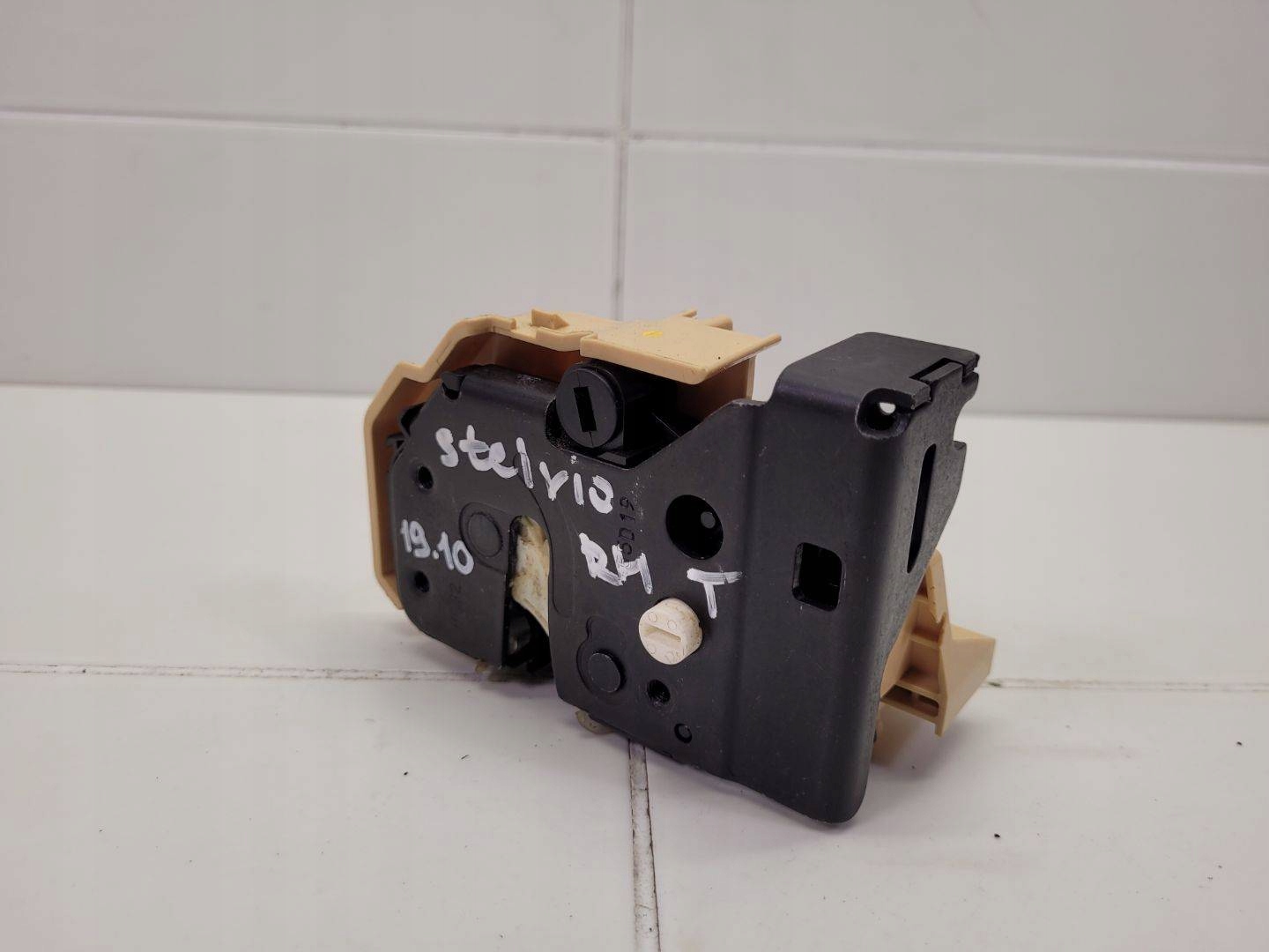 lock door rear part right side Alfa Romeo Stelvio 2017 50535378